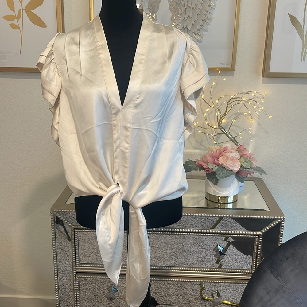 Max Studio Size M Elegant Cream Ruffle Sleeve Women's Top
